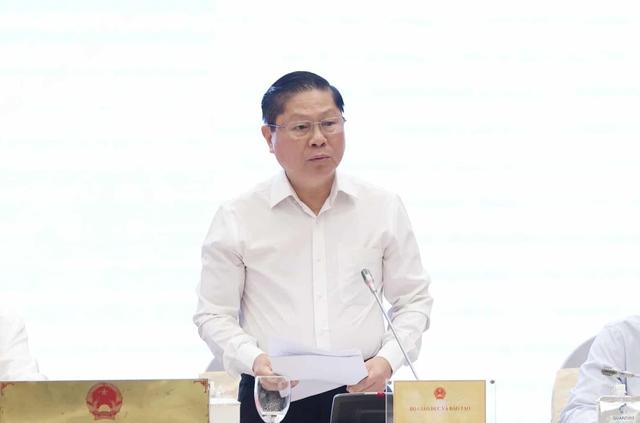 Thừa nhận còn lạm thu trong trường học, Bộ GD&ĐT cam kết chấn chỉnh triệt để- Ảnh 1.