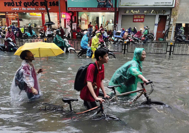 Hà Nội cho học sinh toàn thành phố nghỉ học ngày mai (6/10) để tránh bão Matmo- Ảnh 1.