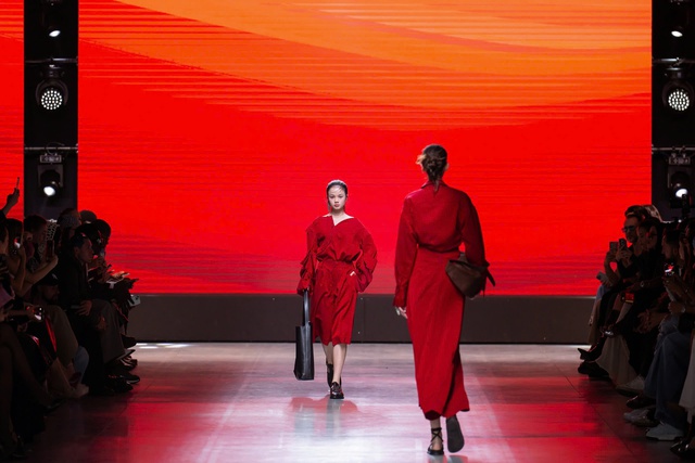 Mẫu Teen Maika Ngọc Khánh sải bước tại tuần lễ thời trang Milan Fashion Week 2025 - Ảnh 5.