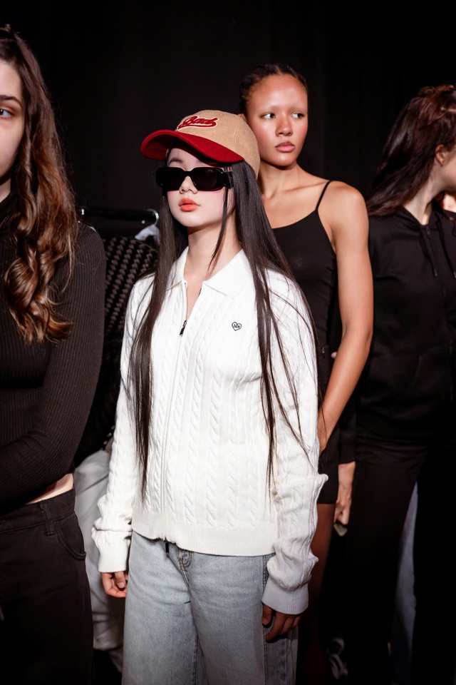 Mẫu Teen Maika Ngọc Khánh sải bước tại tuần lễ thời trang Milan Fashion Week 2025 - Ảnh 2.