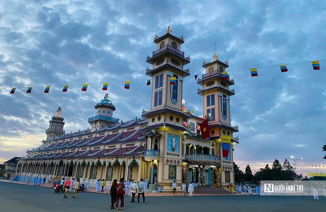 Biển người đổ về Tòa Thánh Tây Ninh dự Đại lễ Hội yến Diêu Trì Cung 2025 - Ảnh 4.