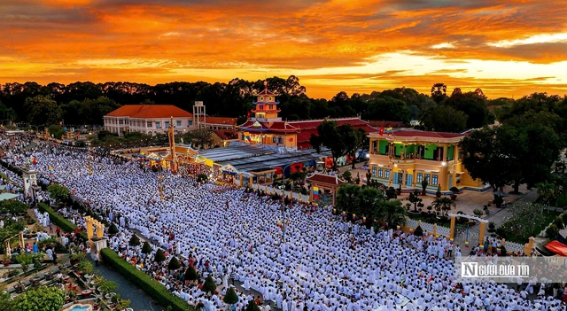Biển người đổ về Tòa Thánh Tây Ninh dự Đại lễ Hội yến Diêu Trì Cung 2025 - Ảnh 1.