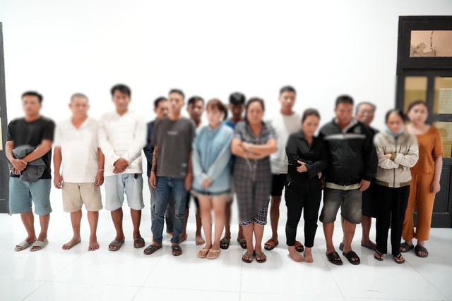 Triệt phá ổ cờ bạc “ẩn mình” giữa rừng, bắt 15 đối tượng- Ảnh 2.