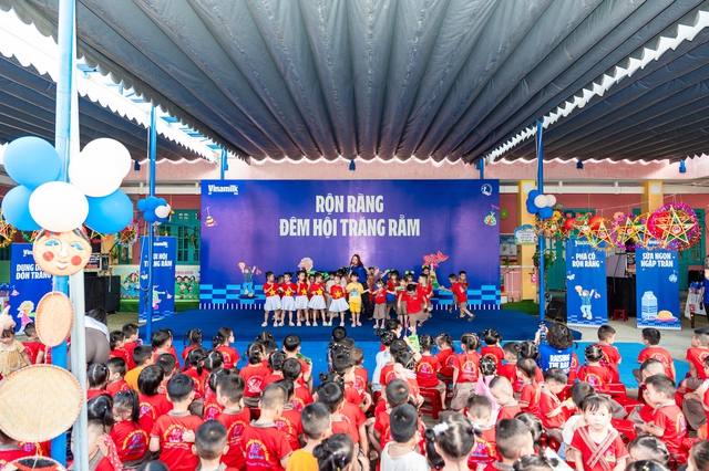Vinamilk đồng hành mang Tết Trung thu đến hơn 10.000 trẻ em trên cả nước - Ảnh 1.