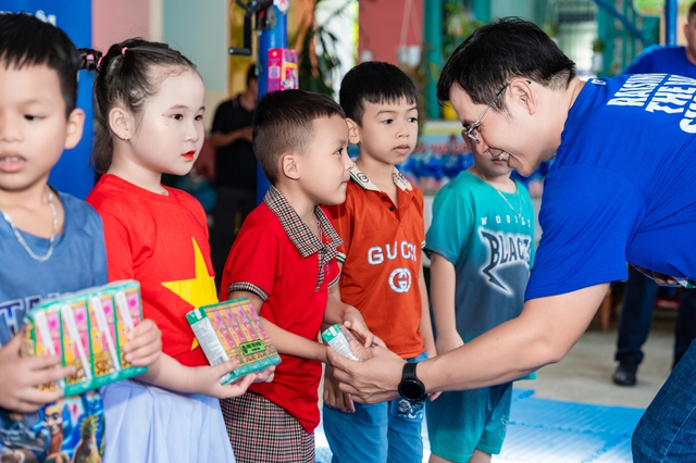 Vinamilk đồng hành mang Tết Trung thu đến hơn 10.000 trẻ em trên cả nước - Ảnh 3.