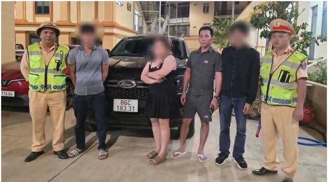 Bắt khẩn cấp kẻ tấn công tài xế xe tải sau va chạm giao thông- Ảnh 2.