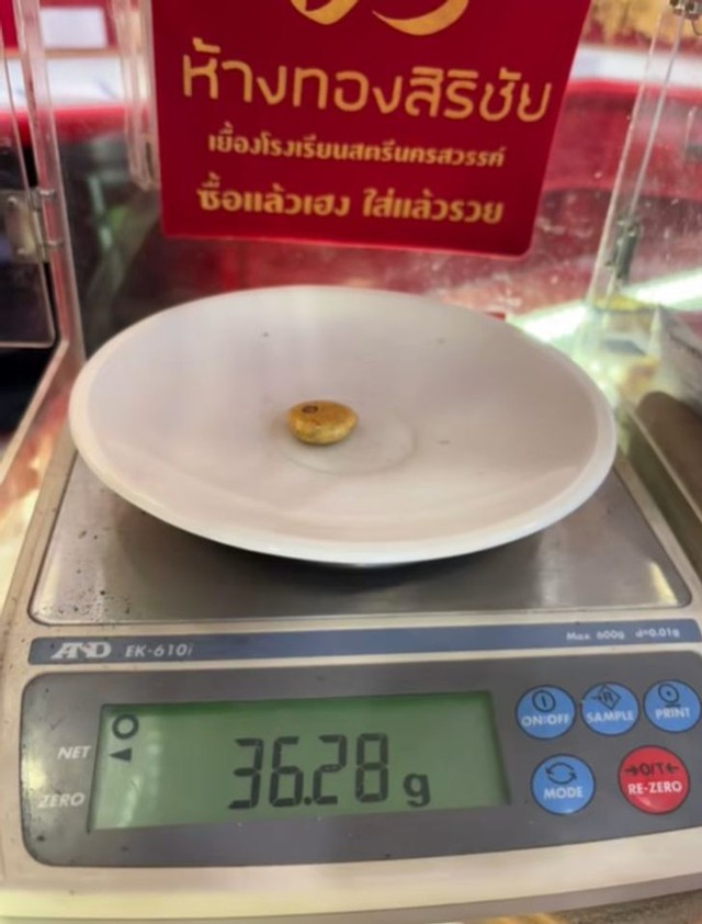 Mang số vàng bị cháy đen đi kiểm tra, khách hàng sốc nặng khi bán được 82 triệu đồng - Ảnh 3.