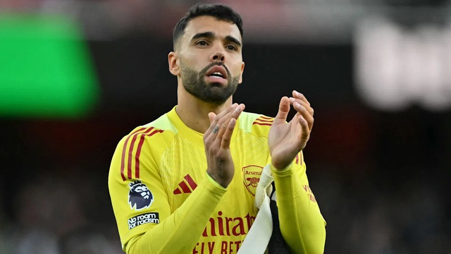 Arsenal âm thầm thực hiện động thái đặc biệt với thủ môn David Raya - Ảnh 1.