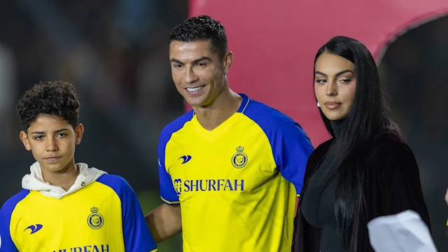 Phản ứng của Ronaldo khi gia đình khuyên giải nghệ- Ảnh 1.