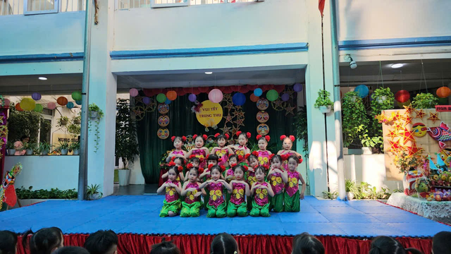 Trường mầm non Hoàng Văn Thụ, tưng bừng ngày hội trăng rằm - Ảnh 2.