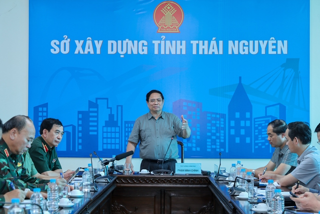 Thủ tướng: Dứt khoát không để người dân thiếu ăn, thiếu mặc - Ảnh 1.