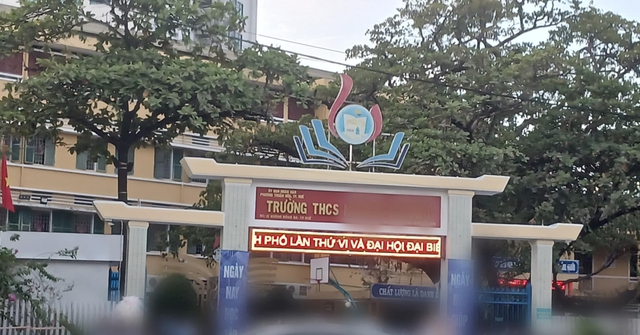 Vụ nữ sinh lớp 8 bị bạn đánh trong nhà vệ sinh: Hiệu trưởng nói gì?- Ảnh 1. Vụ nữ sinh lớp 8 bị bạn đánh trong nhà vệ sinh: Hiệu trưởng nói gì?- Ảnh 1.