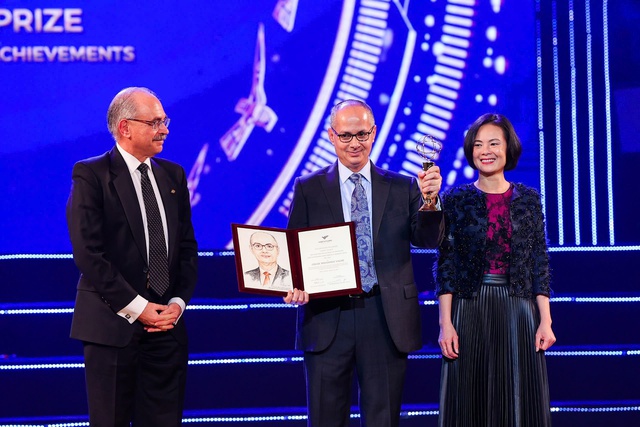 GS. Omar M. Yaghi – Chủ nhân Giải thưởng VinFuture nhận Giải Nobel Hóa học 2025 - Ảnh 2.