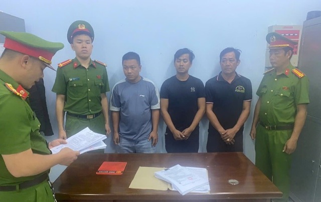 Lâm Đồng: Giữ khẩn cấp 3 đối tượng gây rối trật tự công cộng tại trạm thu phí Toàn Mỹ 14 - Ảnh 1.