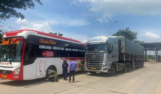 Lâm Đồng: Giữ khẩn cấp 3 đối tượng gây rối trật tự công cộng tại trạm thu phí Toàn Mỹ 14 - Ảnh 2.