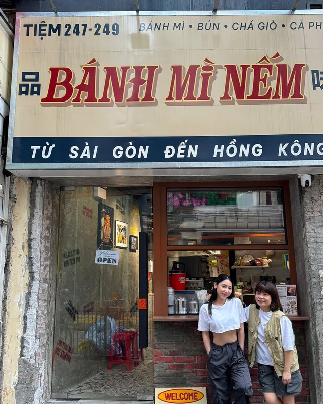 Nam diễn viên nổi tiếng thích mê món bánh mì Việt- Ảnh 3. Nam diễn viên nổi tiếng thích mê món bánh mì Việt- Ảnh 3.