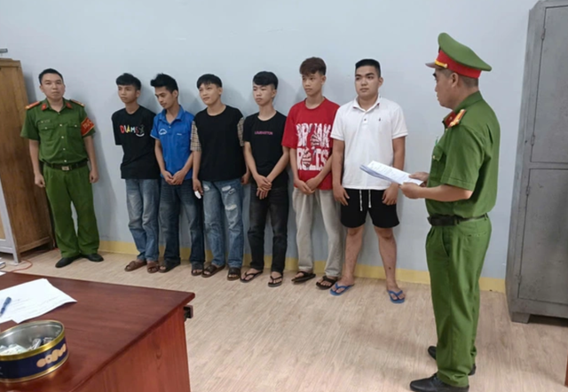 Đà Nẵng: Sáu thiếu niên bị bắt vì truy đuổi, chém người giữa đêm- Ảnh 1. Đà Nẵng: Sáu thiếu niên bị bắt vì truy đuổi, chém người giữa đêm- Ảnh 1.
