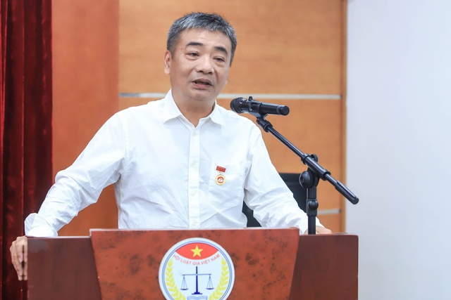 Hội Luật gia Việt Nam ủng hộ đồng bào vùng bão lũ, trao tặng huy hiệu Đảng cho đảng viên ưu tú - Ảnh 11.