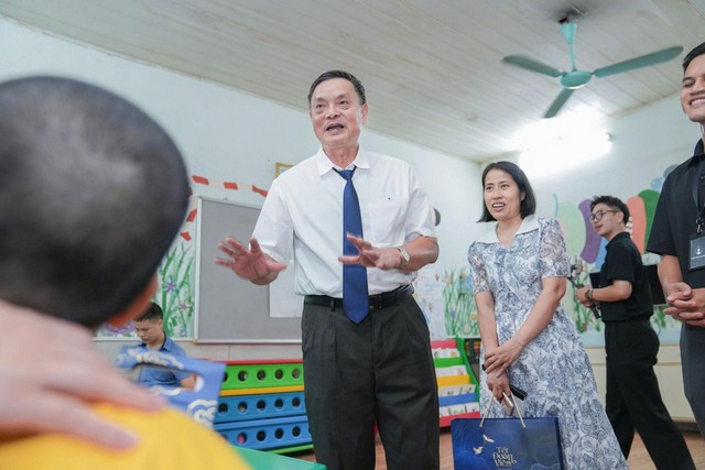 Từ phòng khám đến phòng học: Bác sĩ Vũ Trọng Tiến đồng hành cùng trẻ em khiếm thính - Ảnh 4.