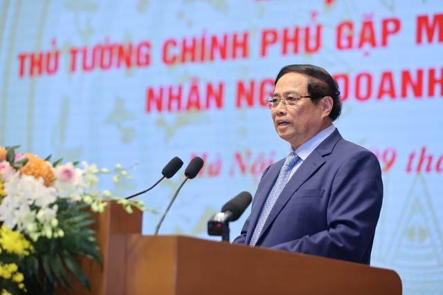 Thủ tướng gặp mặt đại diện doanh nghiệp tiêu biểu nhân Ngày Doanh nhân Việt Nam - Ảnh 2.
