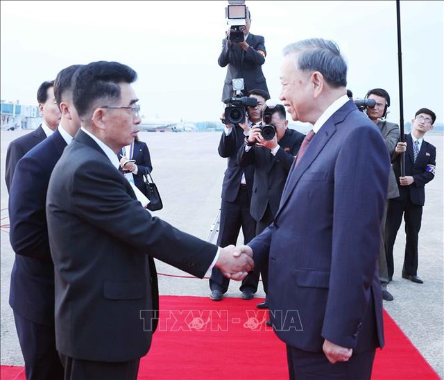 Tổng Bí thư Tô Lâm đến Bình Nhưỡng, bắt đầu thăm cấp Nhà nước tới Triều Tiên- Ảnh 2. Tổng Bí thư Tô Lâm đến Bình Nhưỡng, bắt đầu thăm cấp Nhà nước tới Triều Tiên- Ảnh 2.