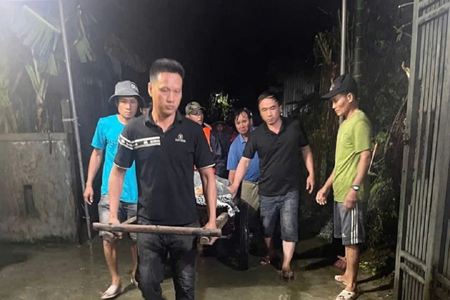 Đi ra chợ, 2 người bị điện giật thương vong - Ảnh 1.