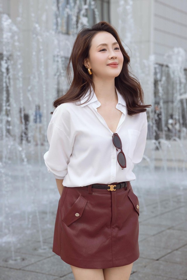 Nhan sắc đời thực "hack tuổi" của mỹ nhân phim Lằn ranh - Ảnh 14.