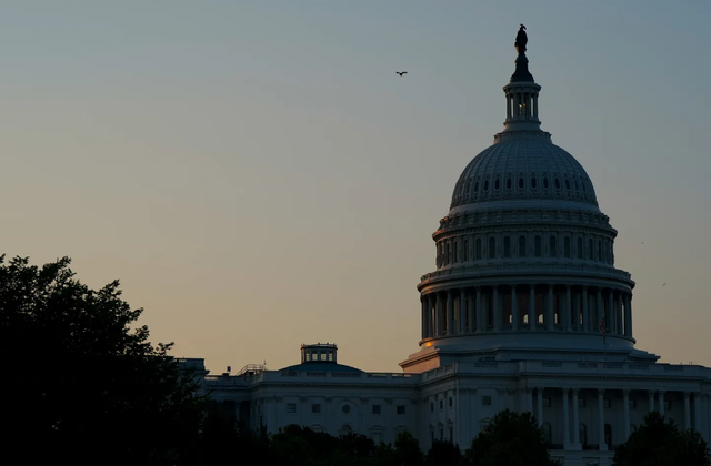 Mỹ: Nín thở chờ Thượng viện bỏ phiếu mở cửa chính phủ - Ảnh 1.