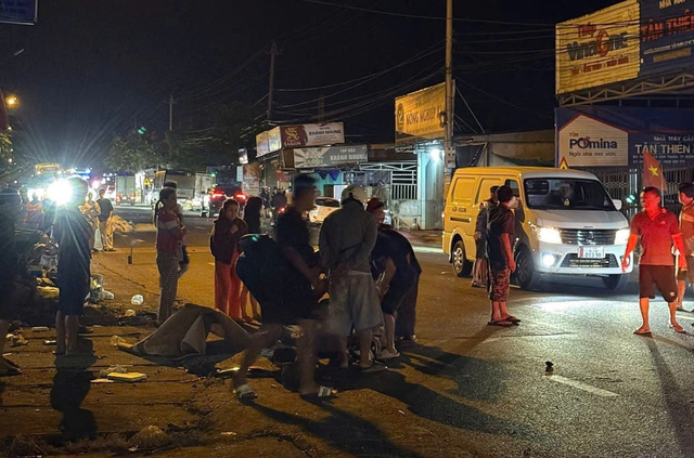 Xe khách va chạm xe máy, 2 vợ chồng tử vong - Ảnh 1.