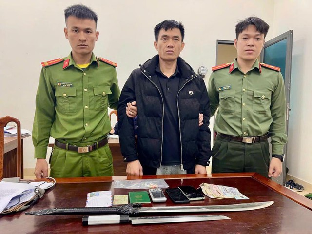 Bí mật trong ngôi nhà lắp đặt 10 camera giám sát bên ngoài- Ảnh 1.