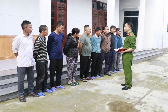 Bắt nhóm đối tượng có nhiều tiền án đã lợi dụng đám tang làm điều phi pháp - Ảnh 1.