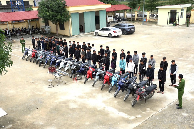 70 thanh niên mang hung khí đi giải quyết mâu thuẫn khiến 5 người nhập viện- Ảnh 1.