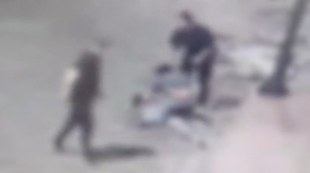 Cô gái tử vong khi rơi từ tầng 2 xuống đất, bạn trai bị bắt - Ảnh 1.