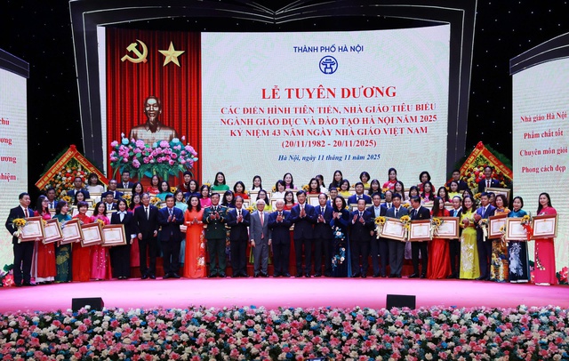 Hà Nội tuyên dương nhà giáo tiêu biểu, phát huy vai trò đầu tàu giáo dục cả nước - Ảnh 3.