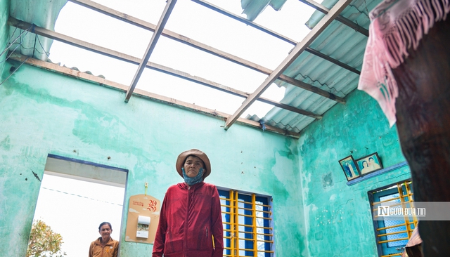 Hỗ trợ người dân dựng lại nhà sau bão lũ để kịp đón Tết - Ảnh 1.