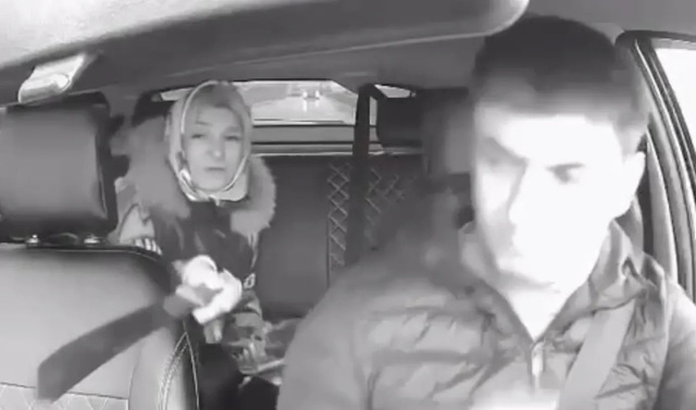 Người phụ nữ rút dao đe dọa tài xế taxi chỉ vì điều này - Ảnh 1.