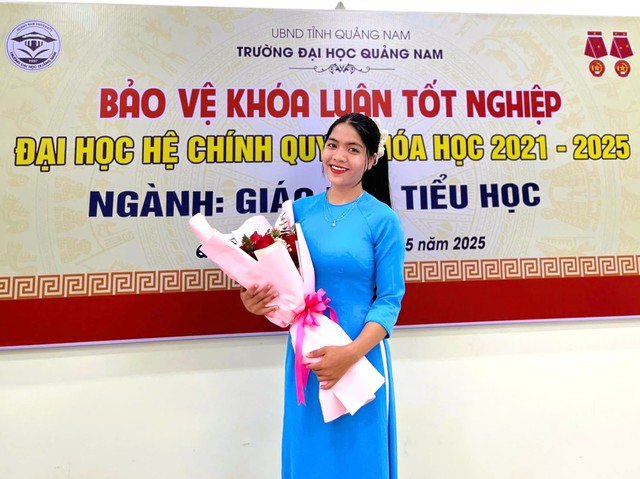 Vượt nghịch cảnh, những nữ sinh vùng cao thắp ước mơ "gieo chữ" về bản làng- Ảnh 4. Vượt nghịch cảnh, những nữ sinh vùng cao thắp ước mơ "gieo chữ" về bản làng- Ảnh 4.
