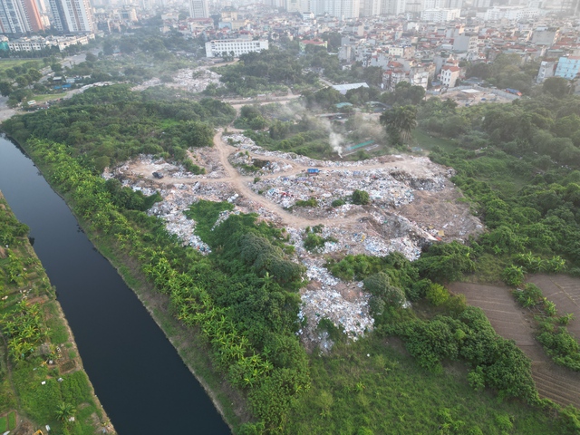 Tái diễn nạn đổ trộm phế thải gây ô nhiễm môi trường tại phường Xuân Đỉnh - Ảnh 6.