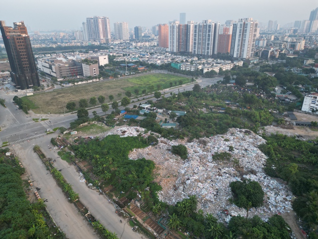 Tái diễn nạn đổ trộm phế thải gây ô nhiễm môi trường tại phường Xuân Đỉnh - Ảnh 7.