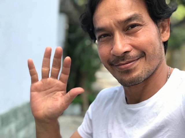 Nam diễn viên muốn được "thoát nghèo", tuổi 55 vẫn gồng gánh bươn chải - Ảnh 1.