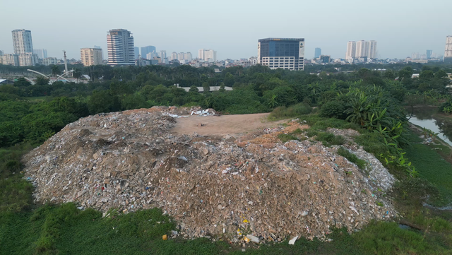 Tái diễn nạn đổ trộm phế thải gây ô nhiễm môi trường tại phường Xuân Đỉnh - Ảnh 5.