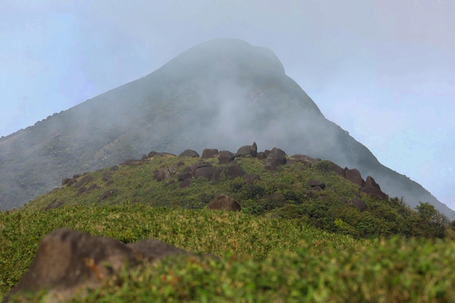 Mãn nhãn với biển mây, rừng rêu ma mị trên "nóc nhà" Quảng Trị - Ảnh 3.