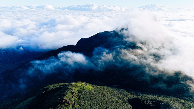 Mãn nhãn với biển mây, rừng rêu ma mị trên "nóc nhà" Quảng Trị - Ảnh 9.