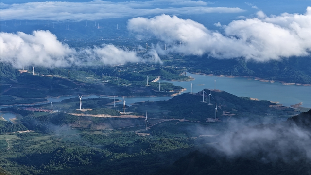 Mãn nhãn với biển mây, rừng rêu ma mị trên "nóc nhà" Quảng Trị - Ảnh 11.