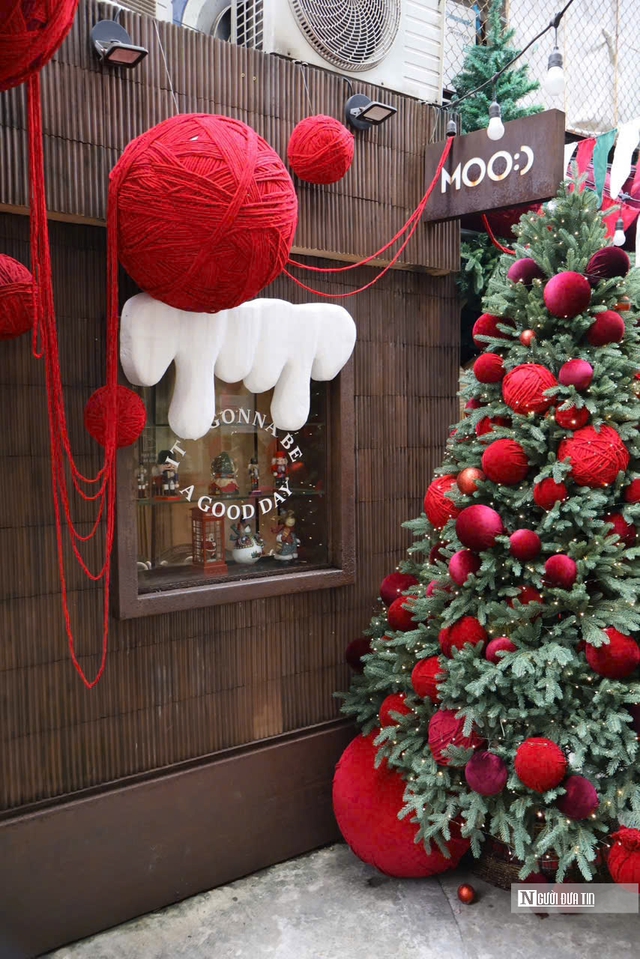 Các quán cà phê "hốt bạc" nhờ trend chụp hình mùa Giáng sinh - Ảnh 2.