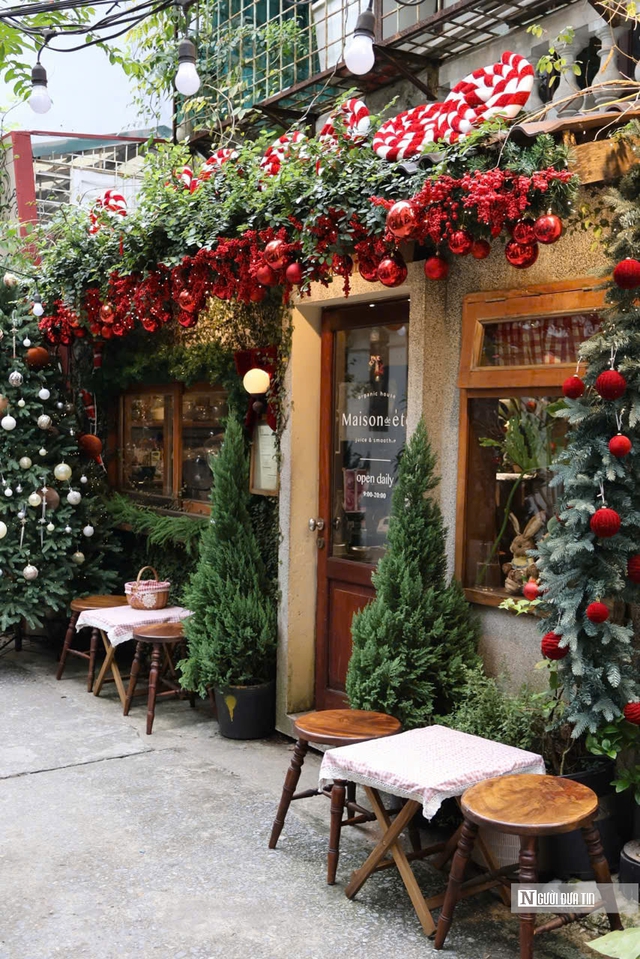 Các quán cà phê "hốt bạc" nhờ trend chụp hình mùa Giáng sinh - Ảnh 3.