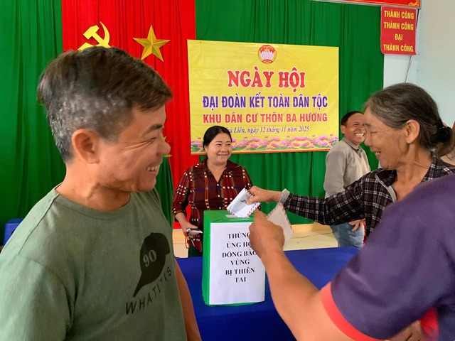 Chung tay ủng hộ đồng bào bão lũ trong ngày hội đoàn kết dân tộc ở xã miền núi Đà Nẵng- Ảnh 1.