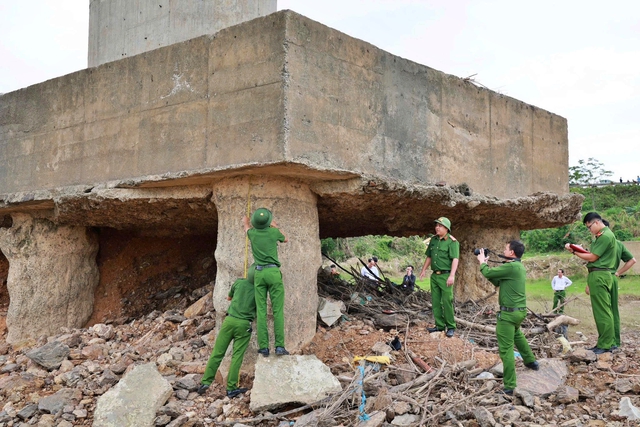 Trụ cầu sông Lô trơ lõi thép, ĐBQH đặt dấu hỏi lớn về thẩm định, nghiệm thu- Ảnh 2.