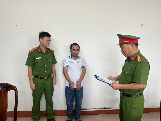 Bắt đối tượng đâm bạn nhậu vì bực tức khi thấy trêu chủ quán - Ảnh 1.