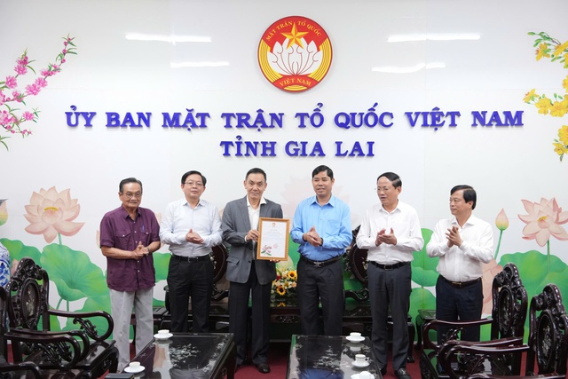 10 tỷ đồng hỗ trợ người dân Gia Lai khắc phục thiệt hại bão lũ- Ảnh 2. 10 tỷ đồng hỗ trợ người dân Gia Lai khắc phục thiệt hại bão lũ- Ảnh 2.